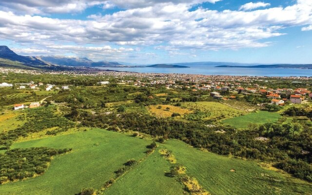 Beautiful Home in Kastel Stafilic With Wifi and 8 Bedrooms