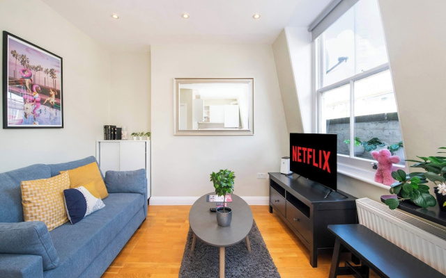 Charming Central London Retreat by Frankie Says