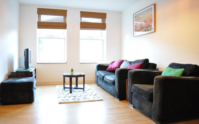 Central 1 Bedroom Apartment With Parking