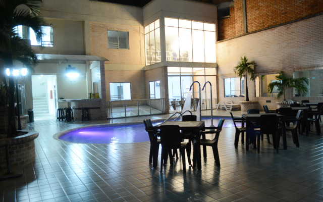 Hotel Calima Real