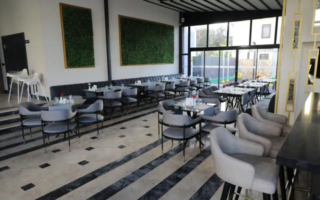 Roseira Mar-Inn Luxury