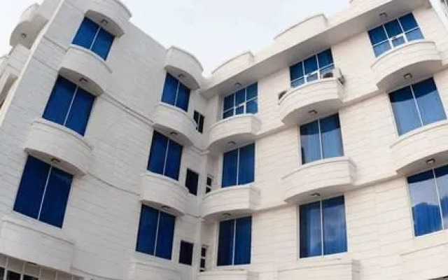 Lazaani Hotel & Restaurant