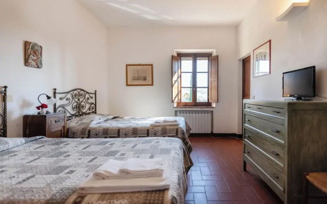 Country Villa In Tuscan Hills