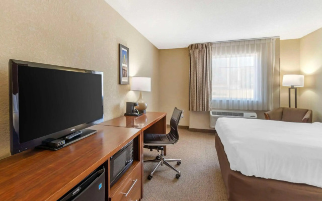 Comfort Inn & Suites Airport Convention Center
