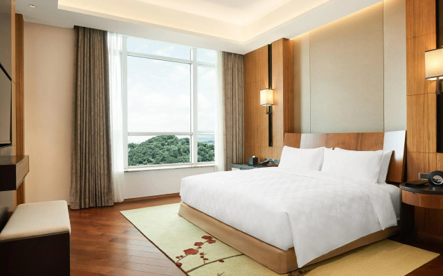 HUALUXE Ningbo Harbor City by IHG