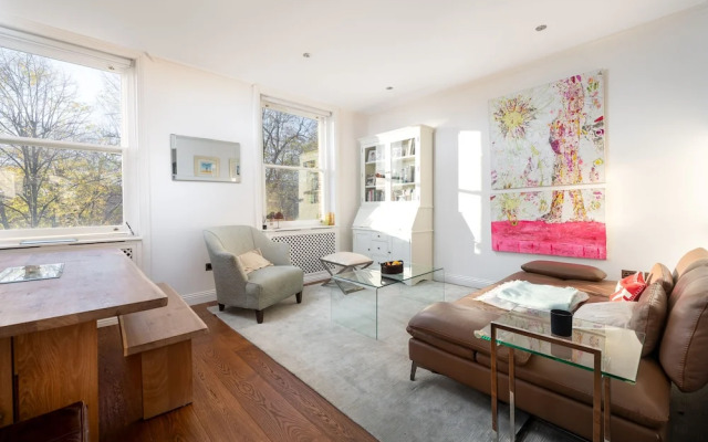 Bright Belgravia Home by Underthedoormat