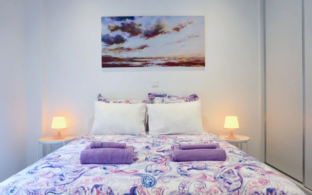 Central Bright Apt in Athens near Metro