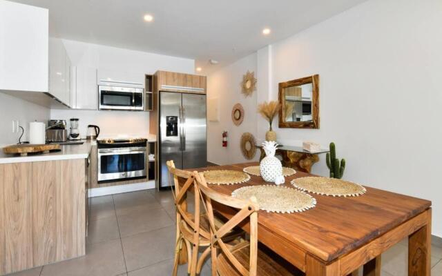 *NEW* 2Bd 2Bath APT with Ocean View, Pool, Gym