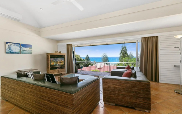 12 Cascades Top Floor Apartment In Prime Position – Balcony – Sunshine Beach