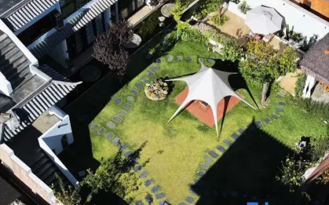 That Life · Villa Garden | 180° Scenic Homestay (Shaxi Ancient Town Yujin Bridge)