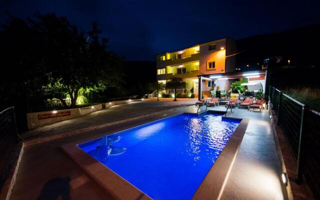 MARISKA - with swimming pool - A1(6+2)