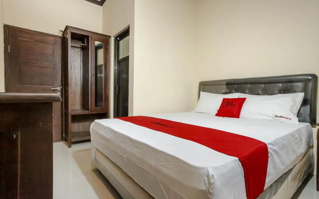 RedDoorz near DBL Arena