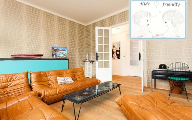 Palais Area: Modern 4 Bedrooms/ 4 Baths