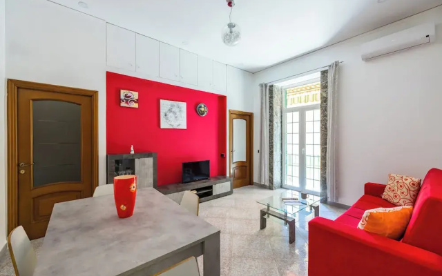 Red Comfort Flat Near Garibaldi Station