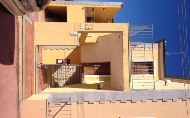 Modern 1bed apartment(sleep 4)sea view only 700mt from sea