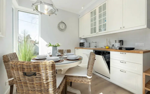 Four Seasons Apartment by Renters