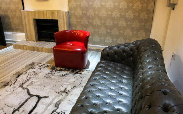 City Square Lodge