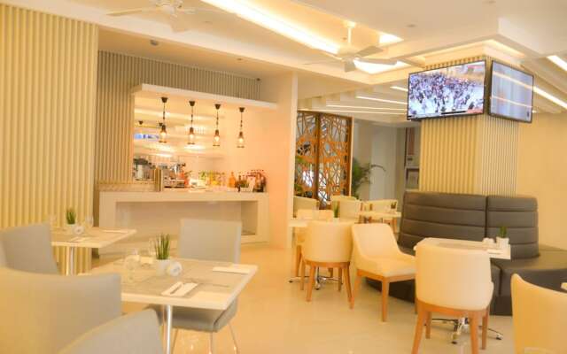 Aura One Hotel