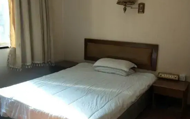 Xinchang Dongyuan Hotel