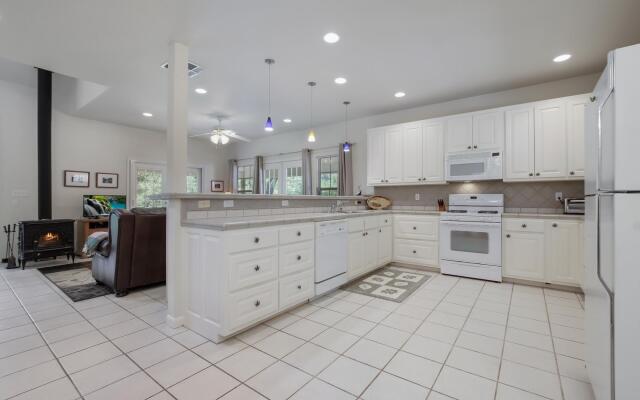 Guadalupe River Rock Retreat RR 9740