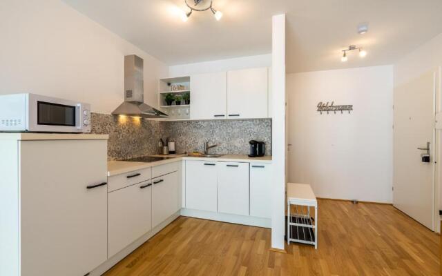 Vienna City and SPA - Modern Apartments next to Therme Wien & 15 Minutes to the City Center