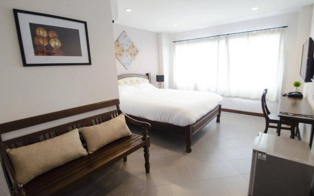 Sabai Hotel and Hostel