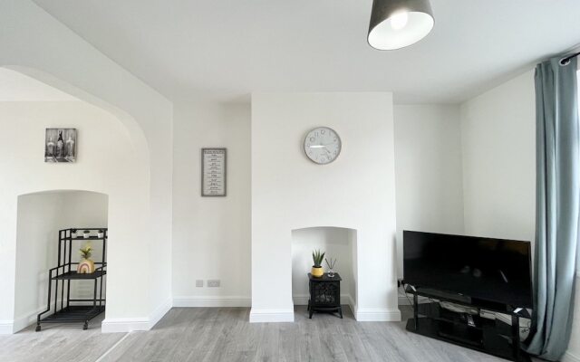 Worksop Newly Refurbished 2-bedroom House