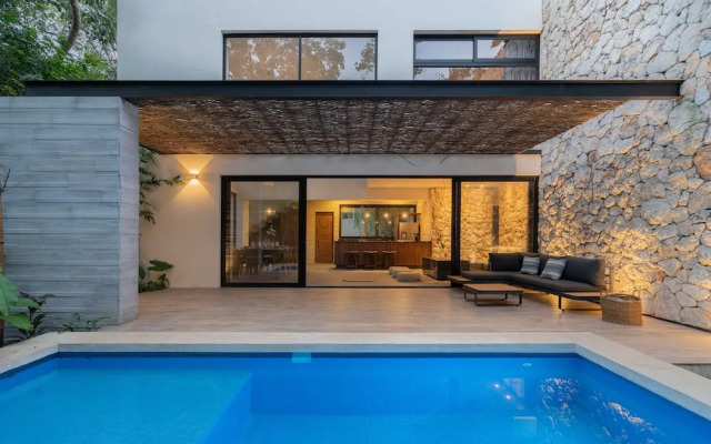 Twelve O’Clock Luxury Villas