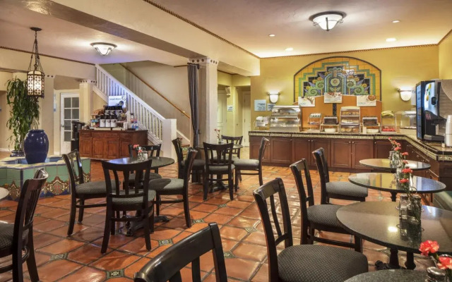 Hotel Virginia Santa Barbara, Tapestry Collection by Hilton