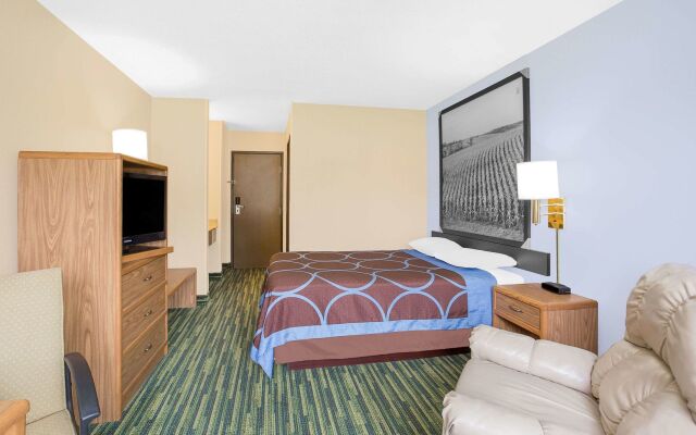 Boarders Inn & Suites by Cobblestone Hotels - Waterloo/Cedar Falls