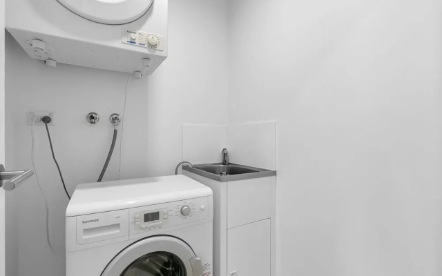 Wonderful 2-bed With Pool, Gym & Scenic Views – Guest Rooms – Gold Coast