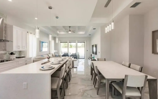 Exquisite Vanderbilt Beach Luxury Getaway