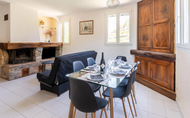 Cosy Holiday Home in Minerve With Garden