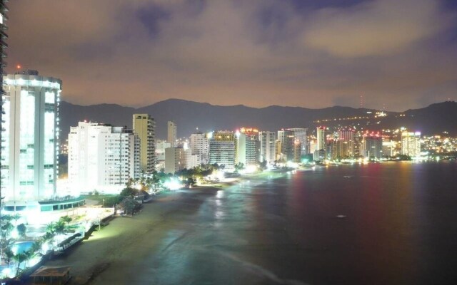 4BR APT IN Paseo DE LA Playa 35, Acapulco Diamante