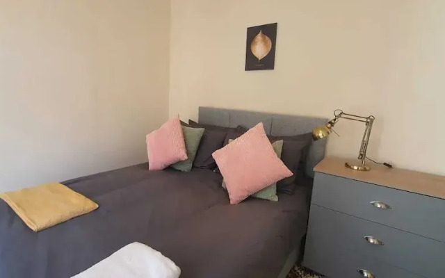 Room in Guest Room - Comfortable Room in Coventry