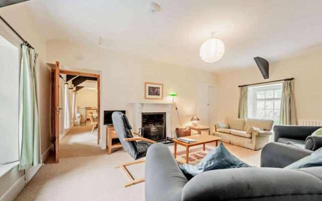 Lovely 7-bed Apartment in Llandysul