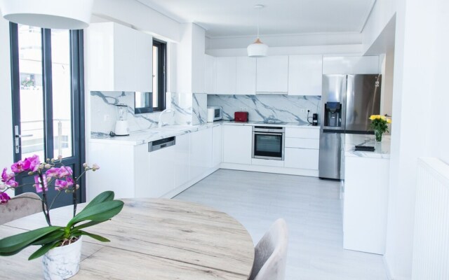 Luxury Apt in the center of Glyfada