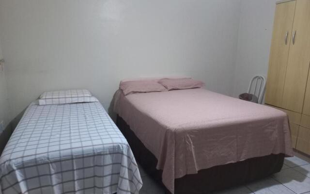 casa a 5 minutos do aeroporto e Univida