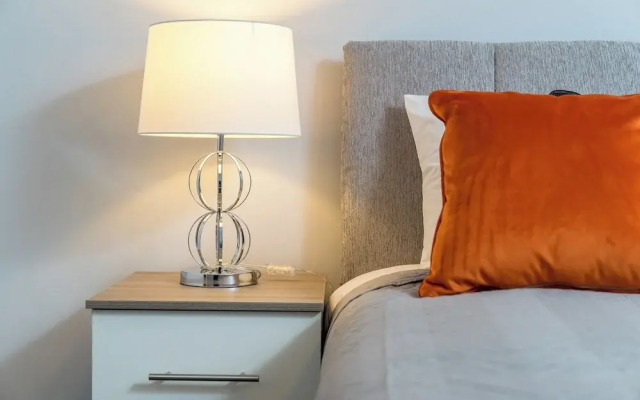 Modern 1-bedroom in Crawley With Free Parking