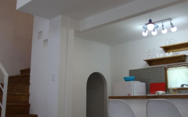 Hill & Falls House
