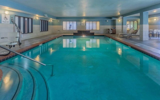 Holiday Inn Express Indianapolis - Southeast by IHG