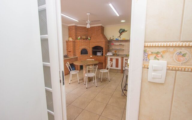 Casa ampla em Bertioga - 2 min. da praia