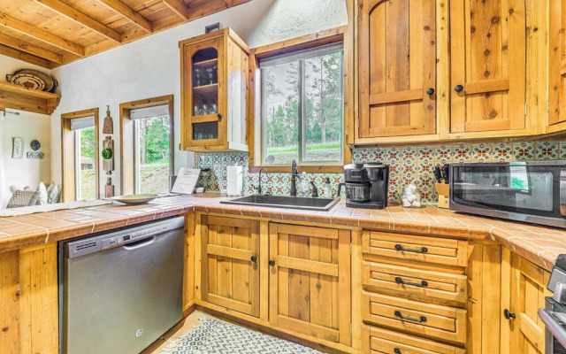 Ruidoso Retreat w/ Hot Tub & Patio!