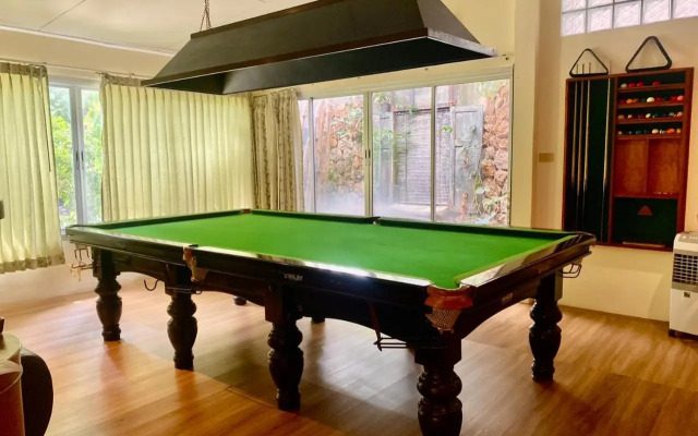 The Country Lake View Hotel