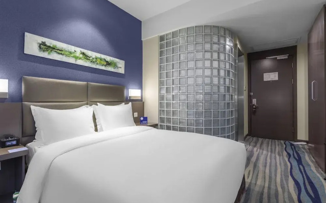 Holiday Inn Express Shenyang North Station