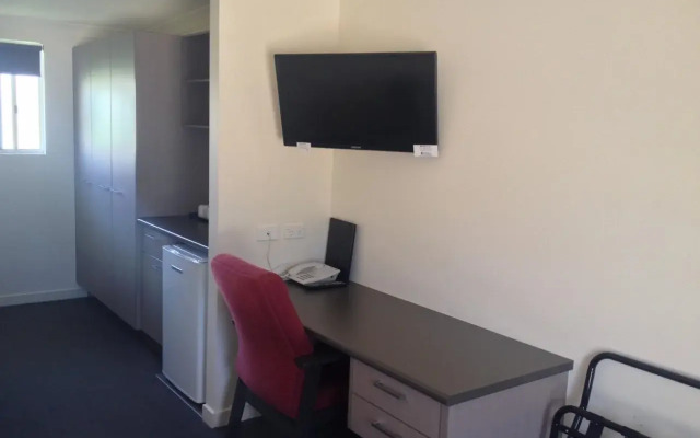 Dooleys Springsure Tavern and Motel