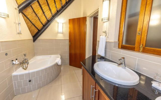 Legend Safaris - Kruger Park Lodge 257B