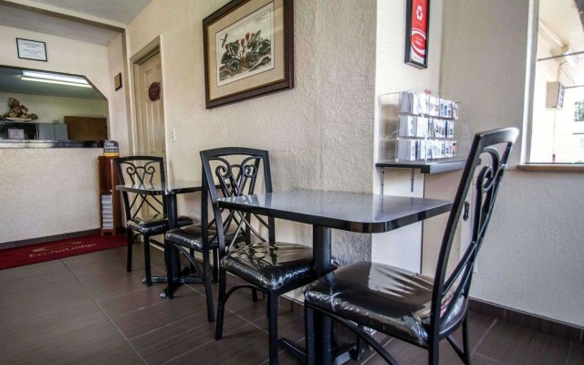 Fort Lauderdale Gardens Inn & Suites