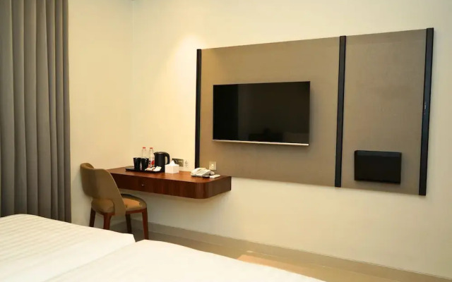Azana Garden Hill Resort Blora