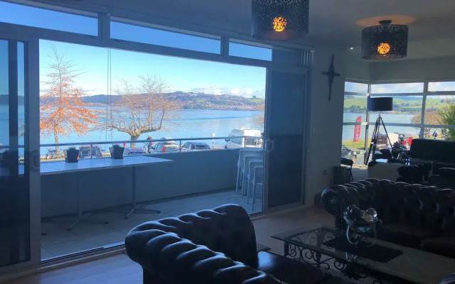 Ultimate Luxury on Lake Terrace